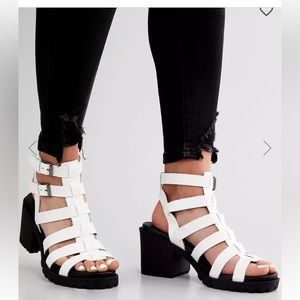 NWT Dirty Laundry Chunky Heeled Sandal‎